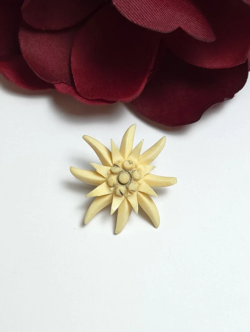 Vintage Antique Edelweiss Carved Celluliod Flower Brooch Old T Pin Brooch